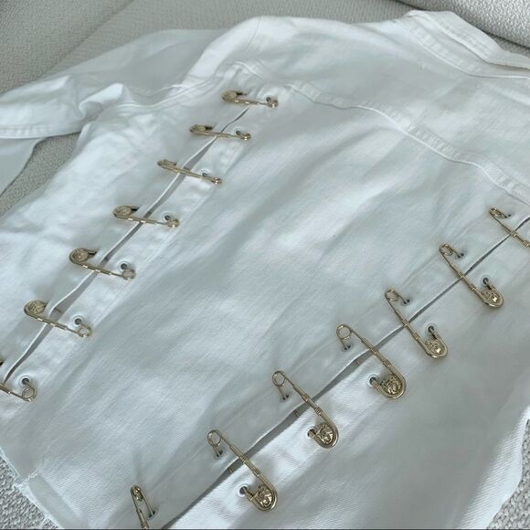🔥 🧷 NWT L’AGENCE ARIA SAFETY PIN CROPPED DENIM JEAN JACKET - Picture 12 of 13